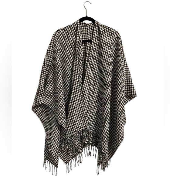 Cato Houndstooth Fringe/Tassel Detail Brown And White Poncho/Shawl - Women - Picture 1 of 6
